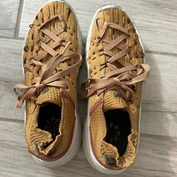 Nike Woven Tan and Brown Sneakers- Space Hippie - Picture 5 of 6